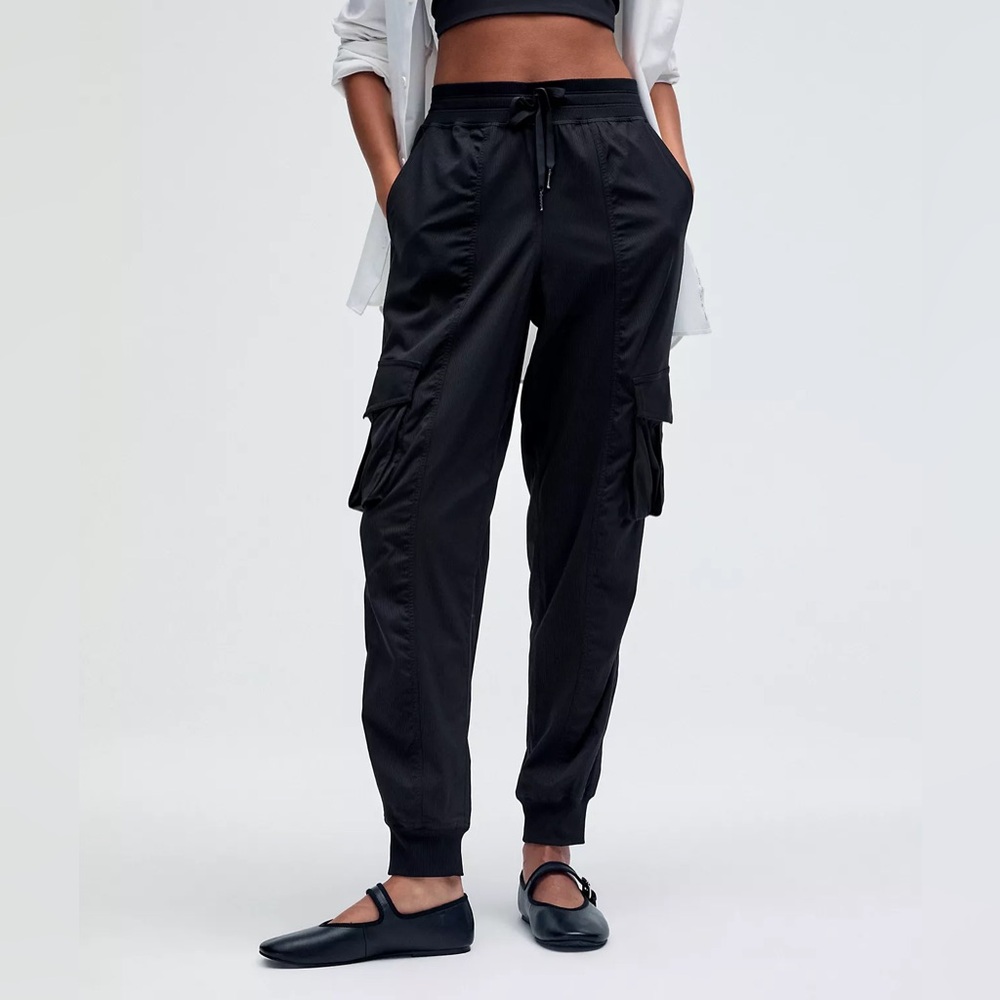 NWT Lululemon Dance Studio Relaxed-Fit Mid-Rise Cargo Jogger